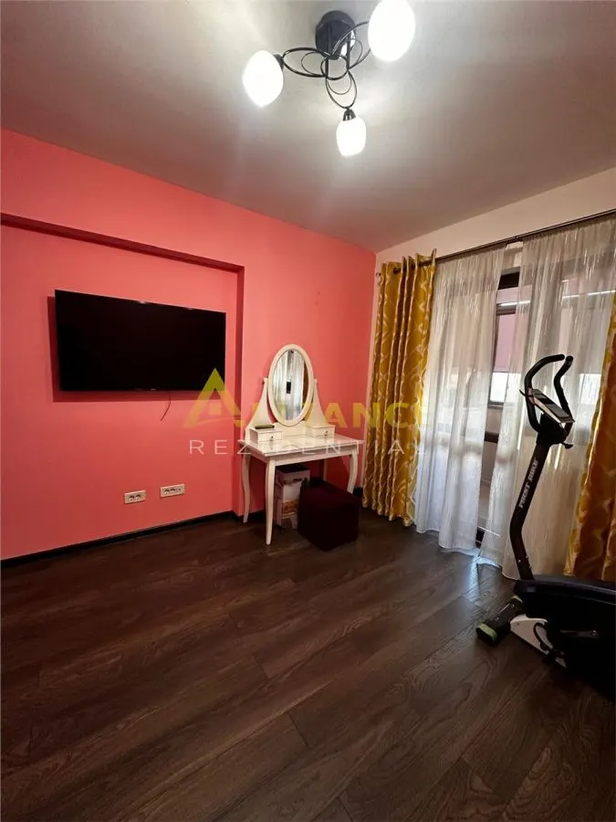 Apt 3 camere 2 bai mobilat utilat Bulevardul Metalurgiei - foto 11