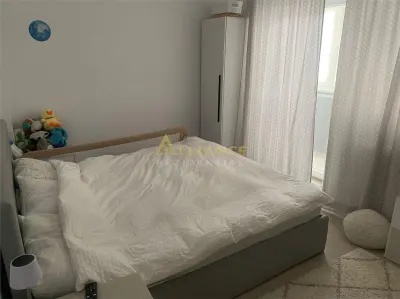 Eleganta si confort: 3 camere cu parcare, in zona Grand Arena, bloc cu lift.STB la doar 2min - foto 2