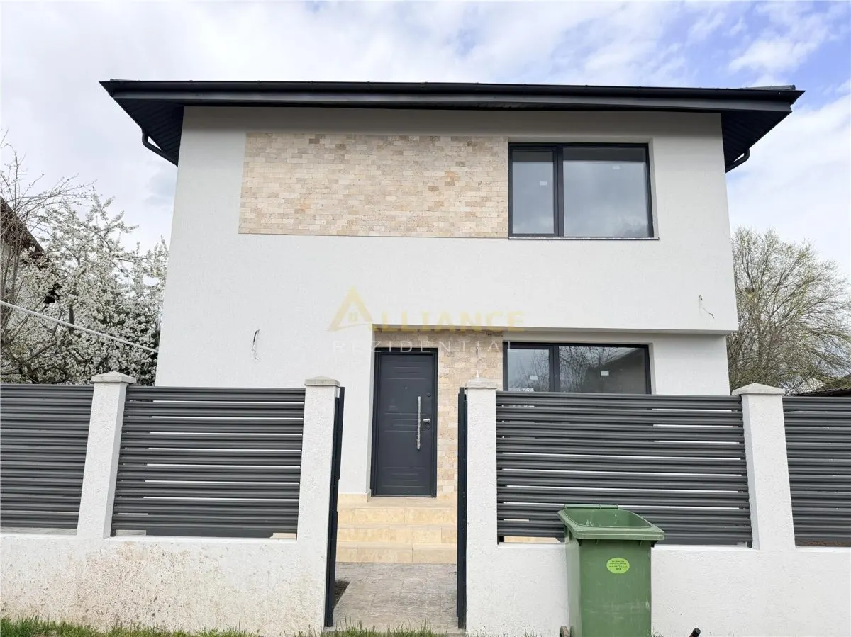 Casa de vanzare – pozitie excelenta, in centrul comunei - foto 1