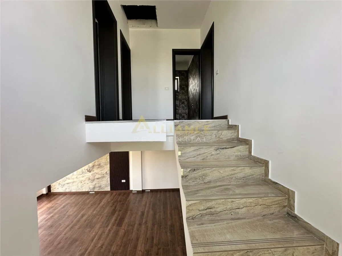  4 camere 3 bai teren 380 m2 Zona linistita - foto 6