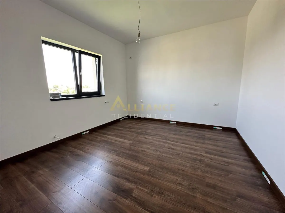  4 camere 3 bai teren 380 m2 Zona linistita - foto 8