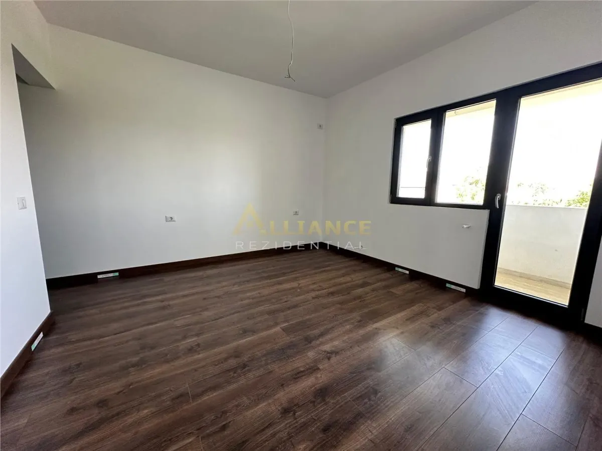  4 camere 3 bai teren 380 m2 Zona linistita - foto 9