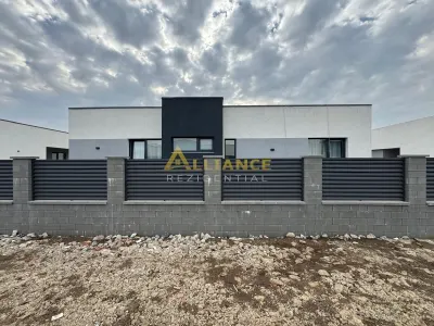  4 camere 2 bai teren 407 mp - Berceni