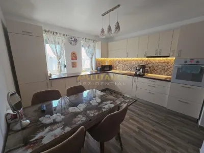 Casa mobilata si utilata - 3 camere- panouri solare+baterii stocare-sistem paza - foto 7