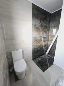 Vila individuala - 4 camere - 3 bai - beci - pod - 2 min de bulevardul principal - foto 4