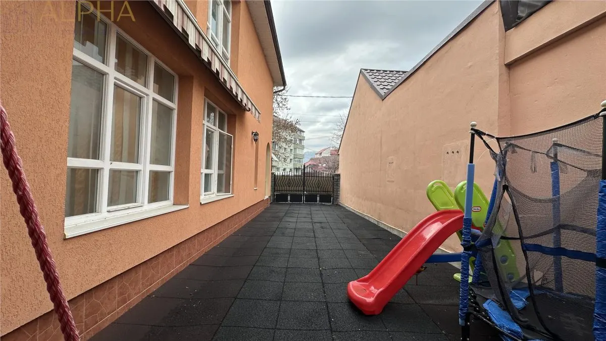 Vila Impunatoare cu 13 Camere – Ideala pentru Clinica, After-School sau alte activitati comerciale - foto 15