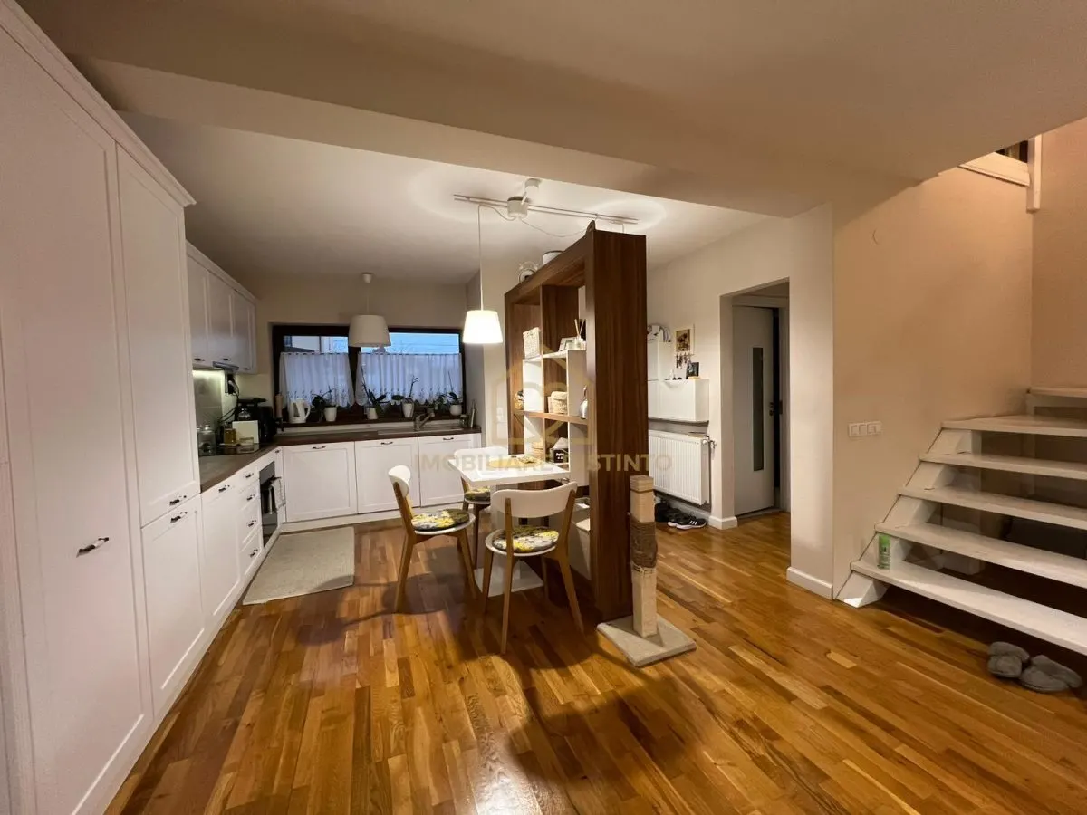 Casa duplex cu 4 camere si 5 ari de teren zona Dura - foto 4