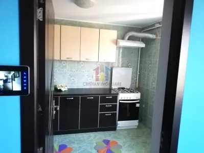 MOBILAT - UTILAT  4 camere, 53 mp, cu balcon, etaj 2,  Hipodrom - foto 2