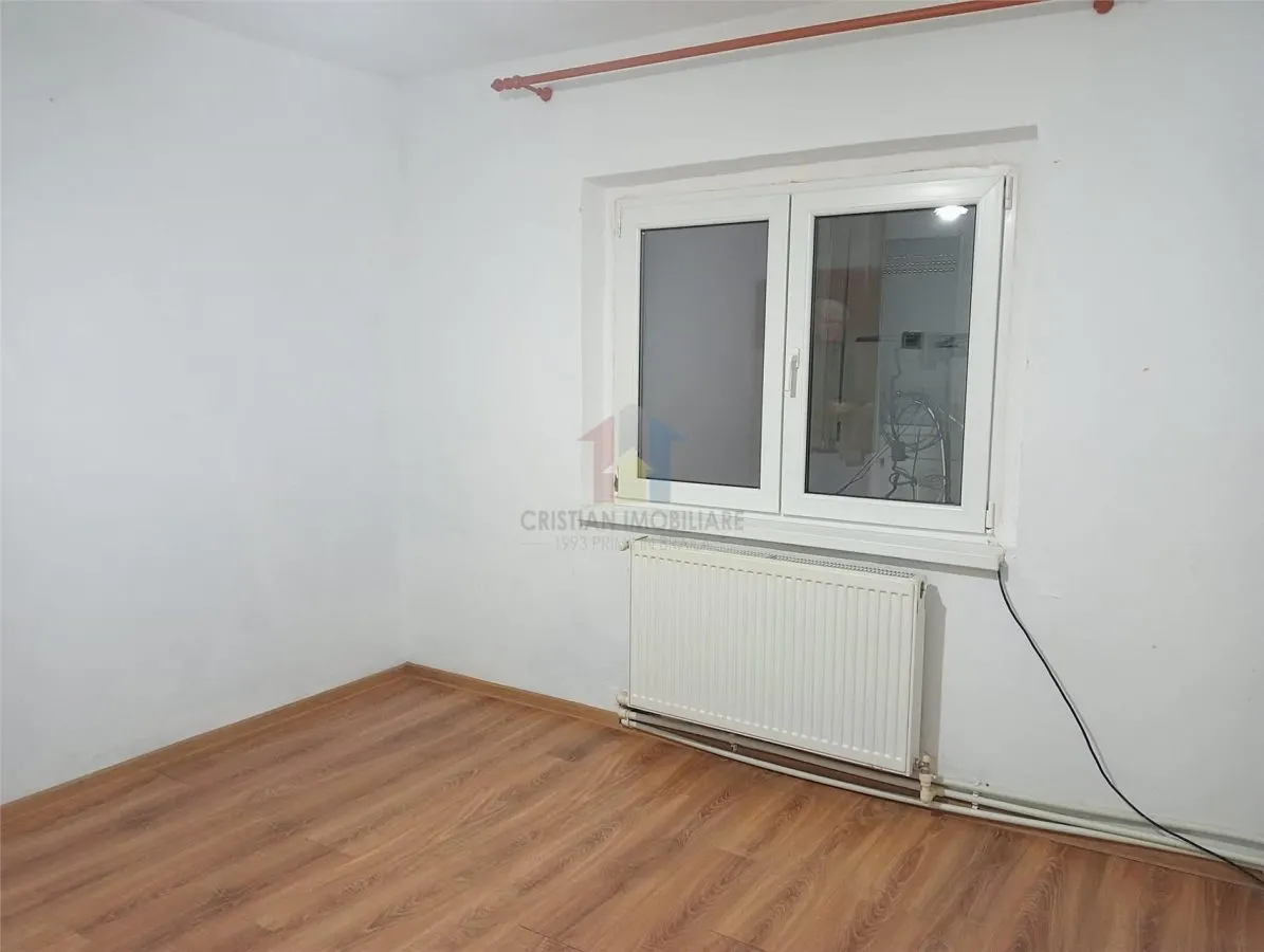 PARTER cu BALCON MARE / 2 camere Decomandat 65 mp, Calarasi 4. - foto 3