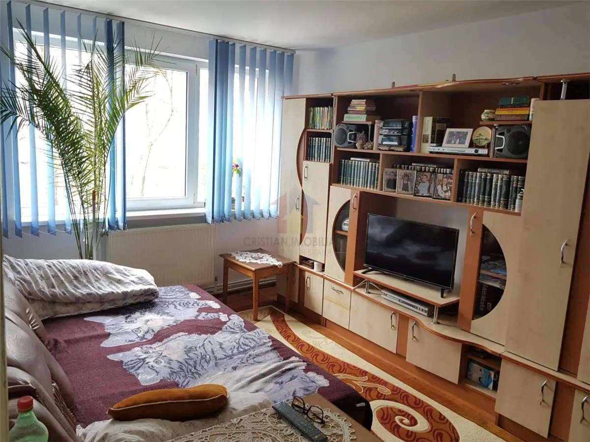 2 camere confort 1 Hipodrom parter cu balcon - foto 1