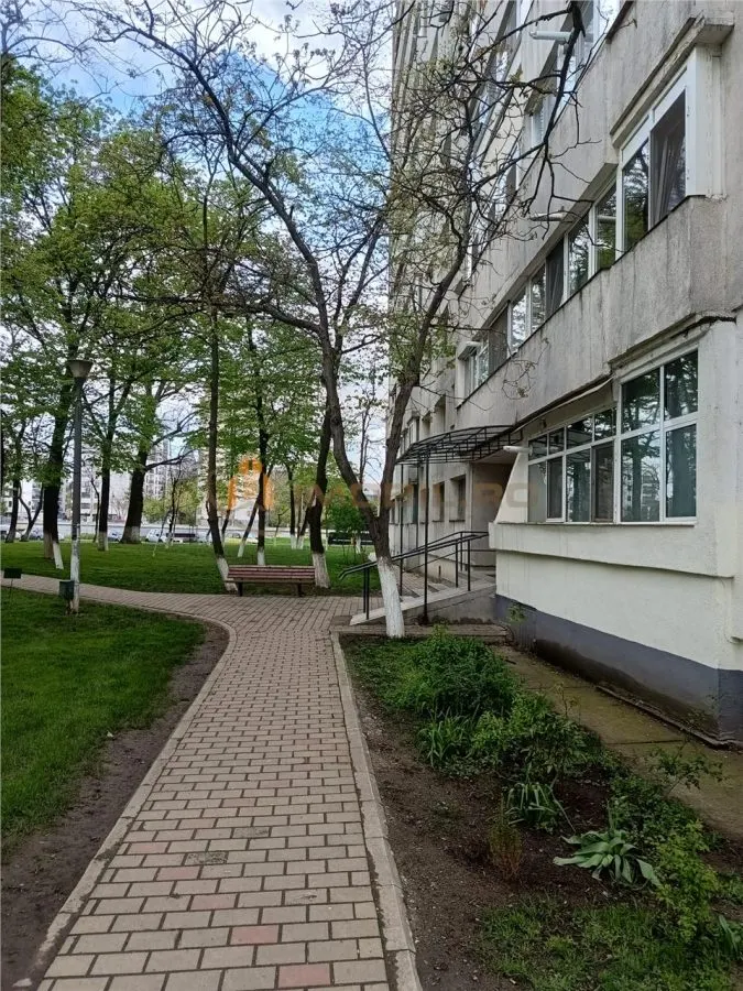 Apartament 2 camere  Podu Roș (lângă Palas) - foto 1