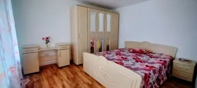 CASA 3 cam 130mp utili  L. Sarat ,teren=630mp MOBILATA - Lacu Sarat