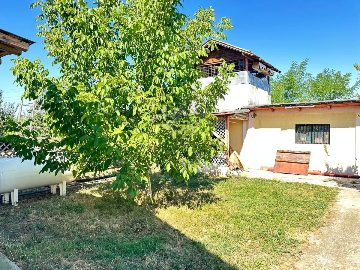 Casa si teren 3567 mp cu piscina, livada si helesteu â€“ Corlatesti - foto 5