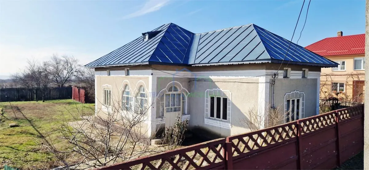 Casa Bradesti , teren  intravilan 7952 mp , deschidere 33 m la DE 70 - foto 1