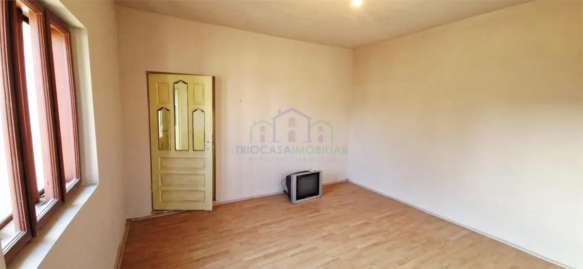 Casa Bradesti , teren  intravilan 7952 mp , deschidere 33 m la DE 70 - foto 6