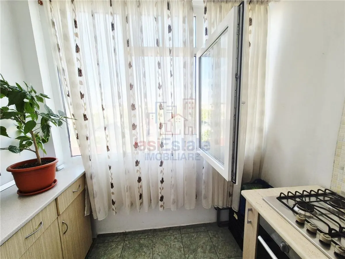 Apartament cu o camera decomandat In Nicolina - foto 4