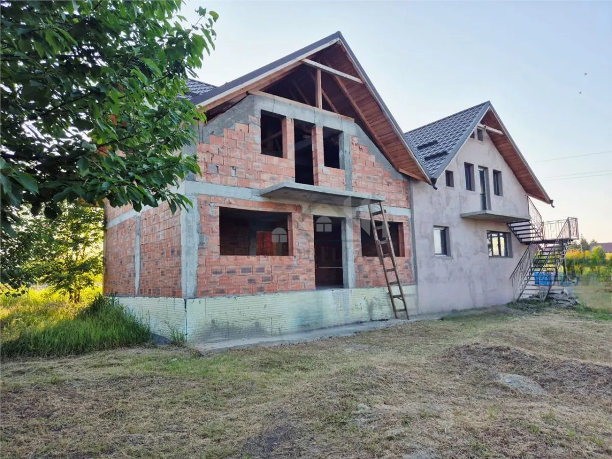 Casa de vanzare cu priveliste frumoasa - foto 3