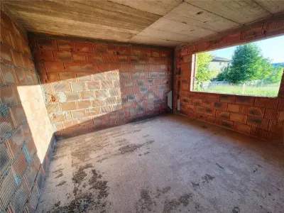 Casa de vanzare cu priveliste frumoasa - foto 8