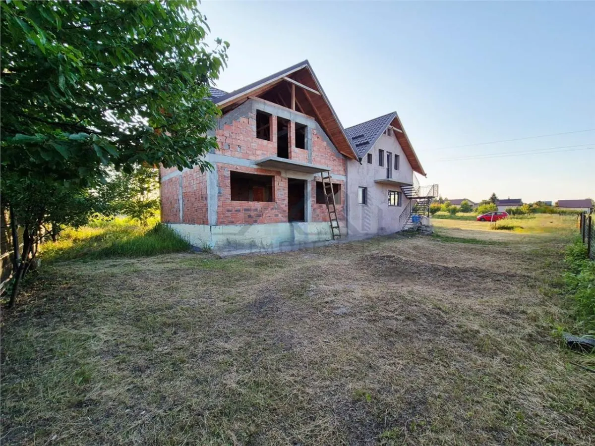 Casa de vanzare cu priveliste frumoasa - foto 10