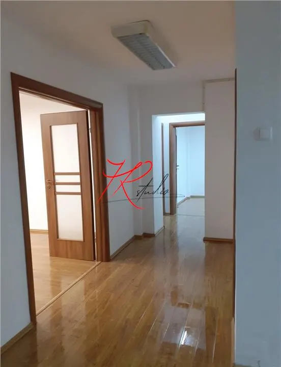 Vânzare apartament 4 camere Piața Victoriei - foto 1