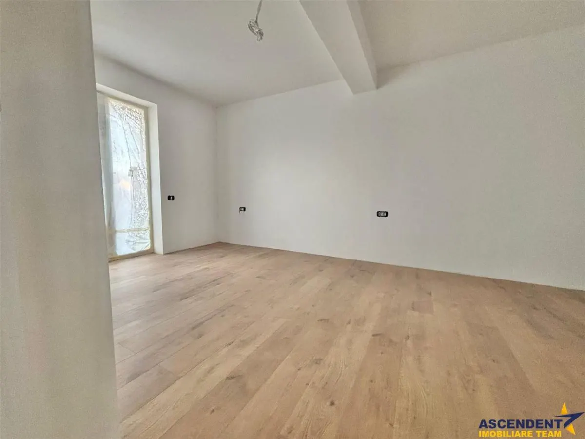 Design minimalist, rafinament maxim – Casa ta moderna in Sanpetru - foto 6