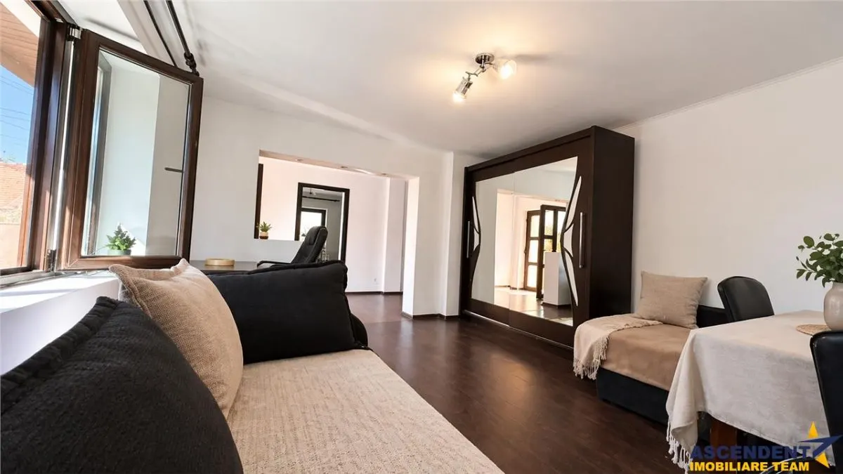 Traditionala casa, cu sursa proprie apa si domeniu de 1.500mp, Persani, Brasov - foto 2