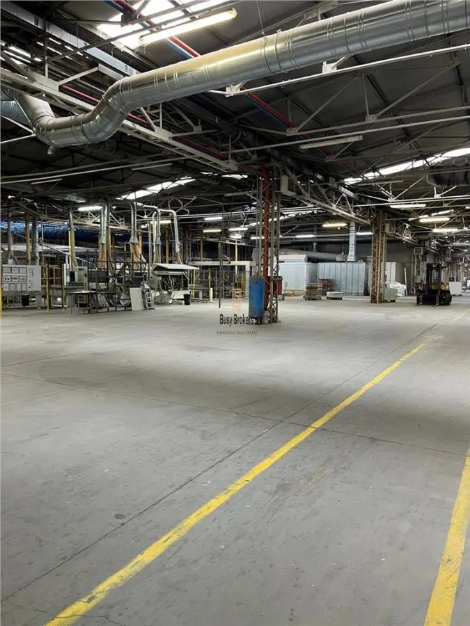 Spatiu Industrial -  2500 mp - Productie - Depozitare - Distributie - foto 1