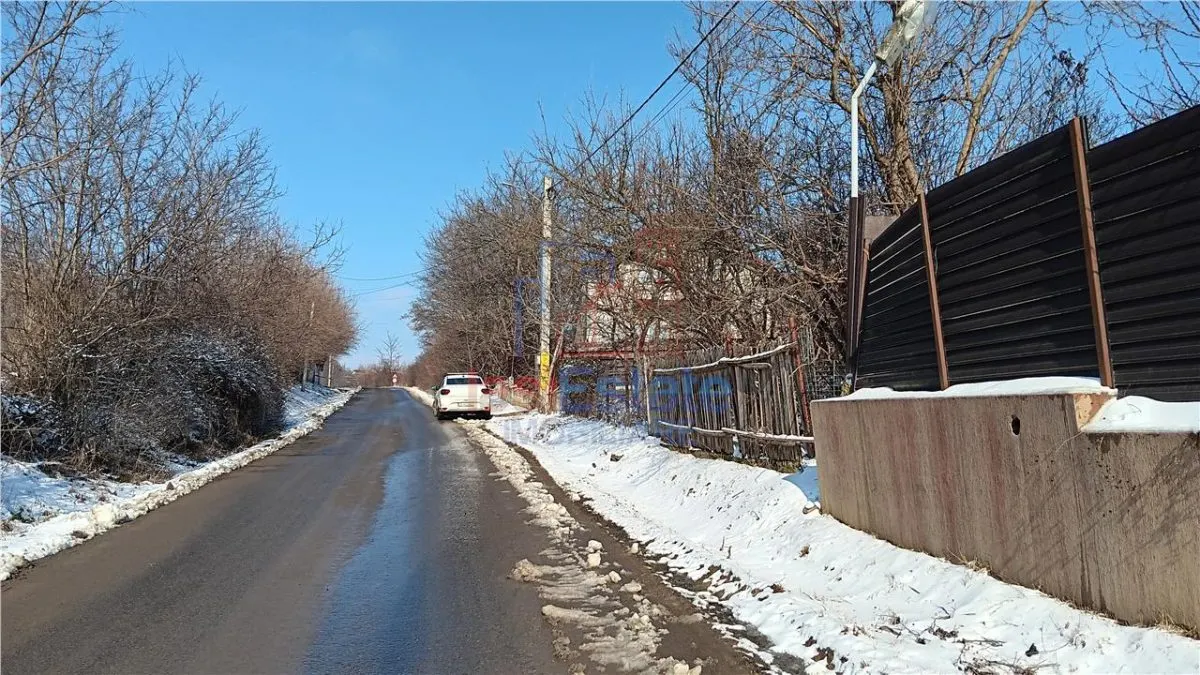 Sat Cercu com Barnova Teren 3000mp cu casa batranesca la str asfaltata si toate utilitati - foto 3