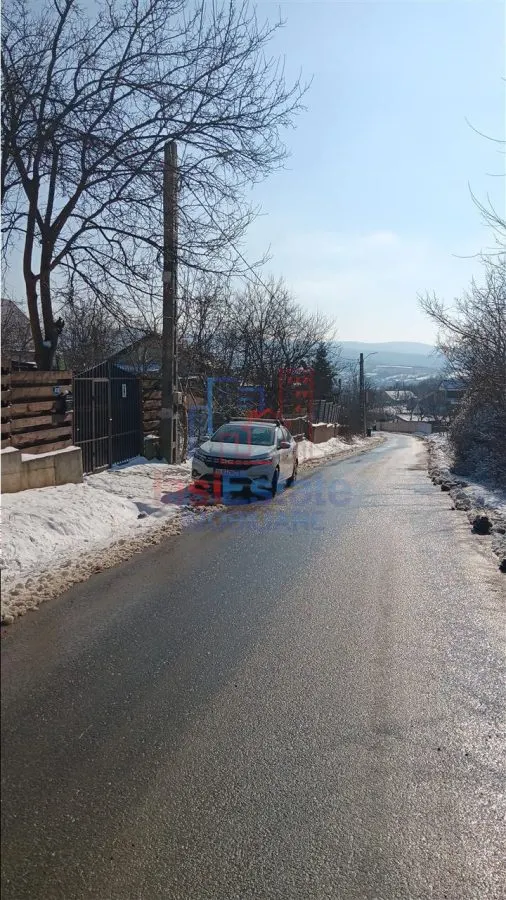 Sat Cercu com Barnova Teren 3000mp cu casa batranesca la str asfaltata si toate utilitati - foto 4