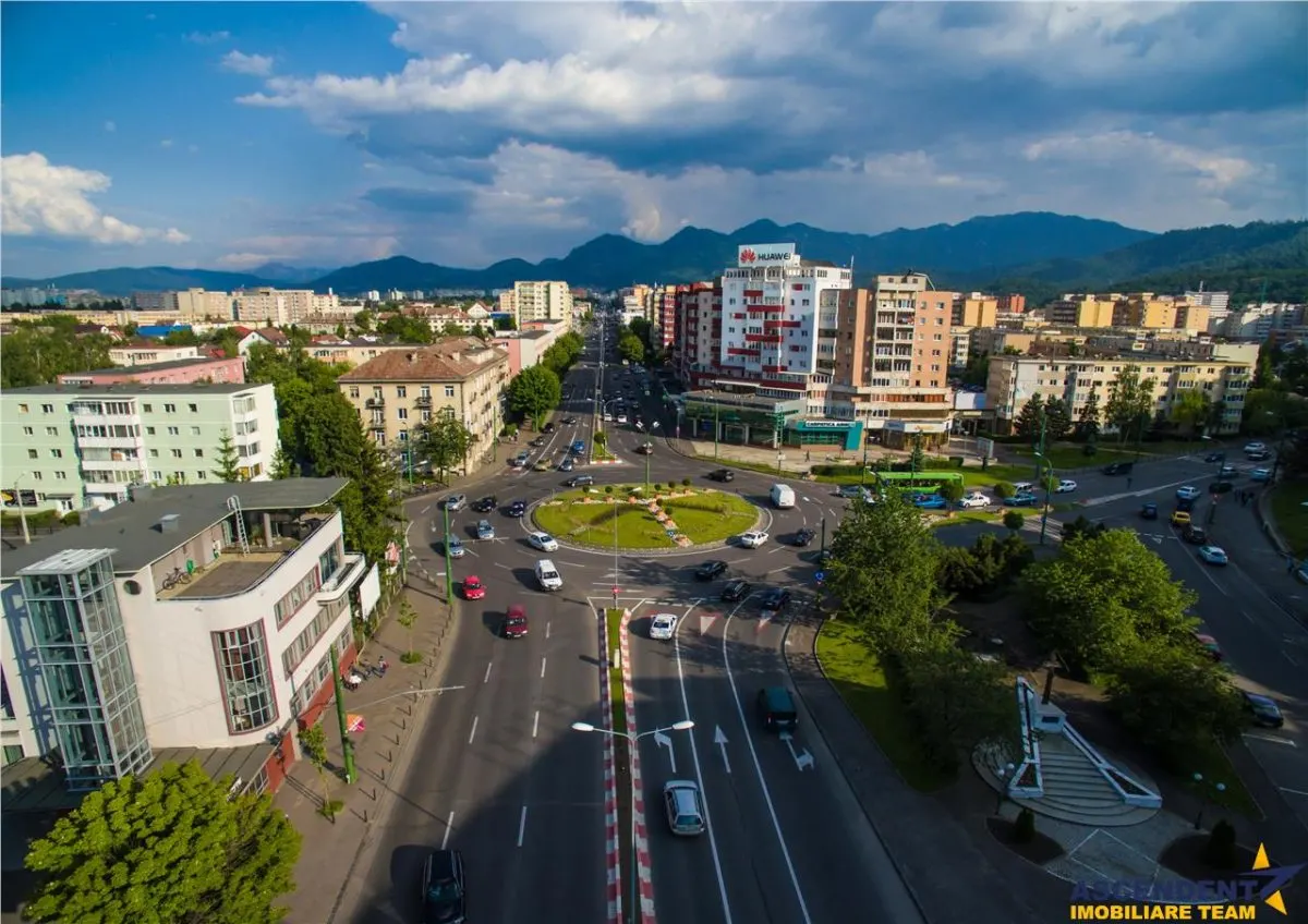Spatiu vizibil,acces dublu,trafic intens,3 incaperi,flexibil:servicii&comert - foto 3