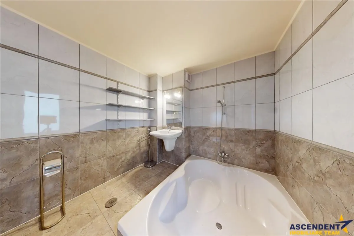 Volum arhitectural remarcabil:Rezidential/ Sediu firma,Clinica,Investitie,Centru Civic, Brasov - foto 13