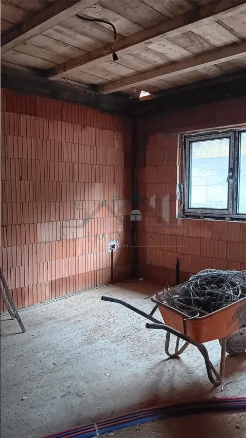 Visan Barnova str asfaltata CASA parter 100mp TEREN 400mp toate utilitatile - foto 9
