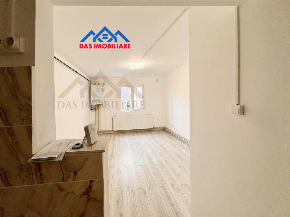 Garsoniera renovata, etaj 2, str. Berzei - foto 1