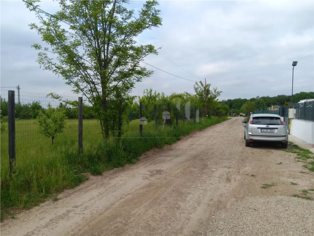 Valea Ursului aproape de padure 2 LOTURI de 600mp cu utilitati - foto 1