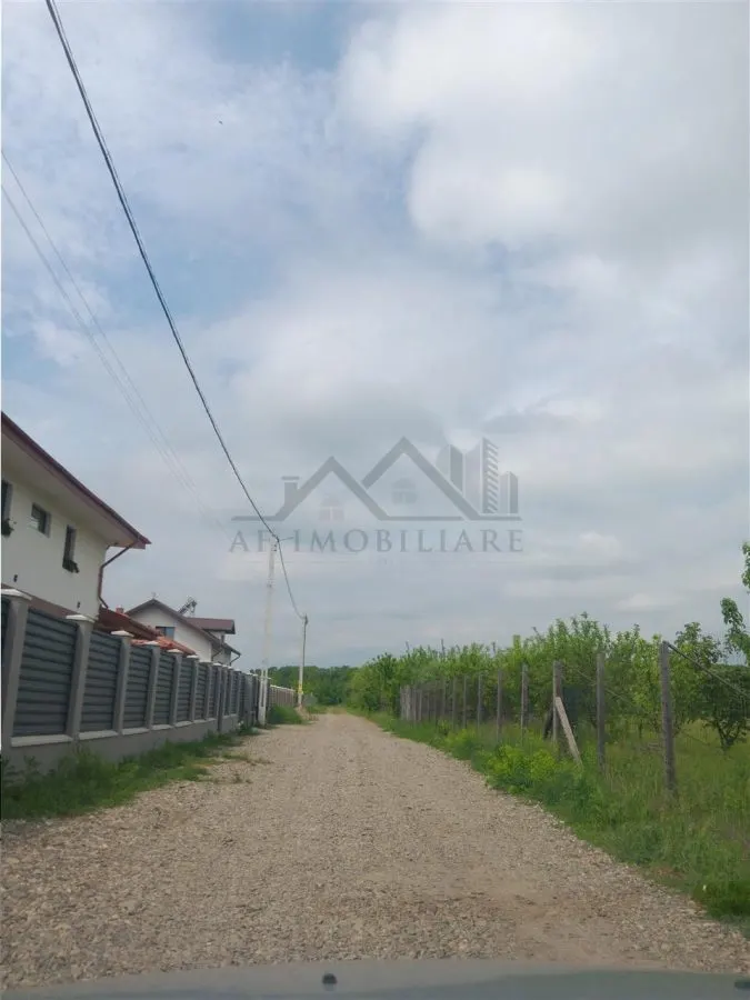 Valea Ursului aproape de padure 2 LOTURI de 600mp cu utilitati - foto 2