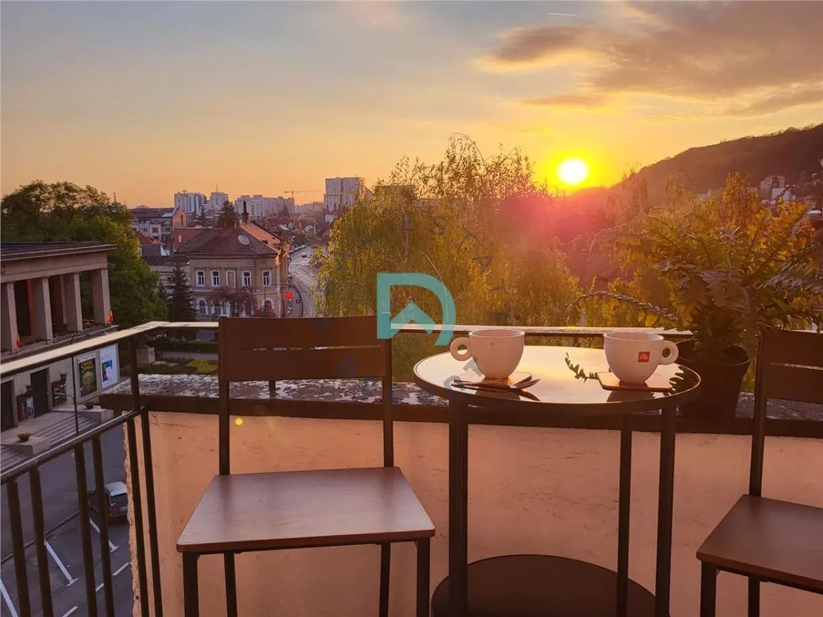 Ultracentral, ideal Airbnb-Booking, Priveliste superba , locatie unica - foto 1