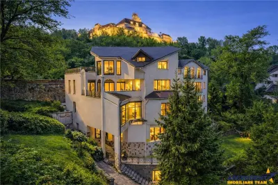 FILM! Castelariu: spectacol panoramic, locatie prestigioasa, exclusivist confort - Brasov