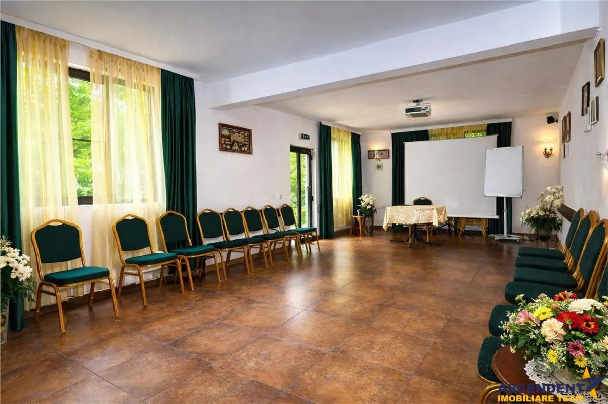 Complex turistic,afacere la cheie,3 vile, teren 7.700 mp,panouri fotovoltaice,Plaiu Foii Piatra Craiului - foto 1
