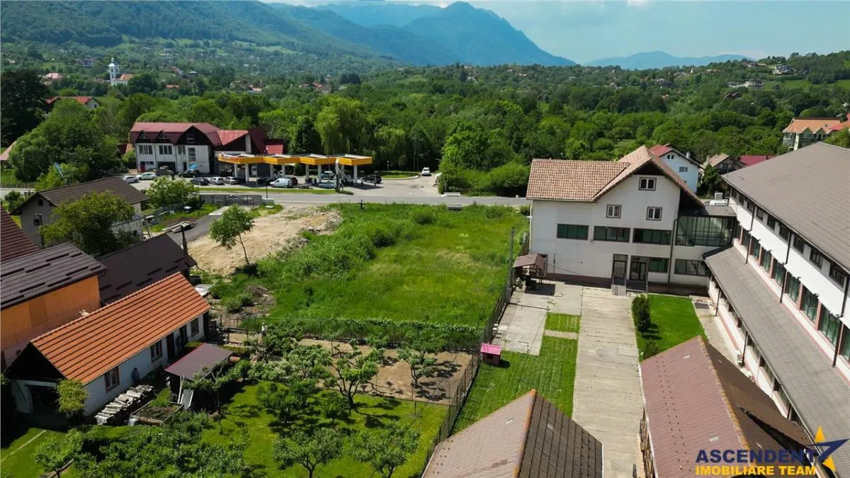 Intravilan, aria castelul Bran,utilitati,acces apreciabil: FILM! - foto 3