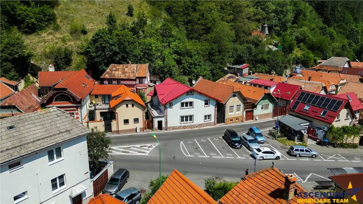 FILM! Casa singura in curte, recomandat investitional/ rezidential, Centru Istoric Medieval al Brasovului - foto 4