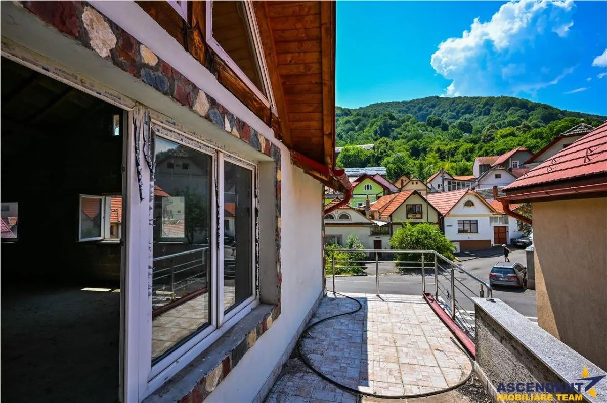 FILM! Casa singura in curte, recomandat investitional/ rezidential, Centru Istoric Medieval al Brasovului - foto 6