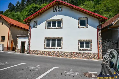 FILM! Casa singura in curte, recomandat investitional/ rezidential, Centru Istoric Medieval al Brasovului - foto 7