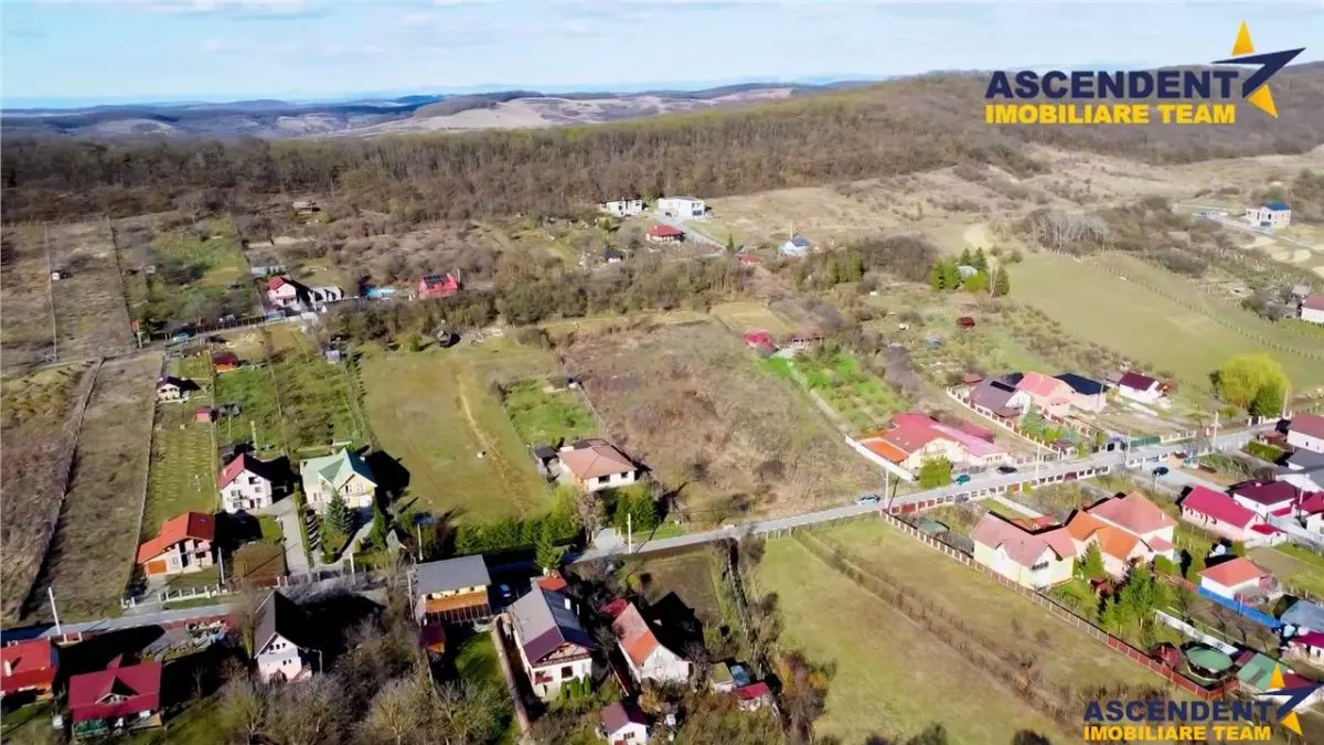 FILM!2.580mp, intravilan,construibil, sursa proprie apa, Valea Iubirii,Corunca, acces facil viaTargu Mures. - foto 1