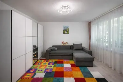 Apartament 2 Camere Tudor Renovat Mobilat Zona cu Spatiu Verde - foto 2