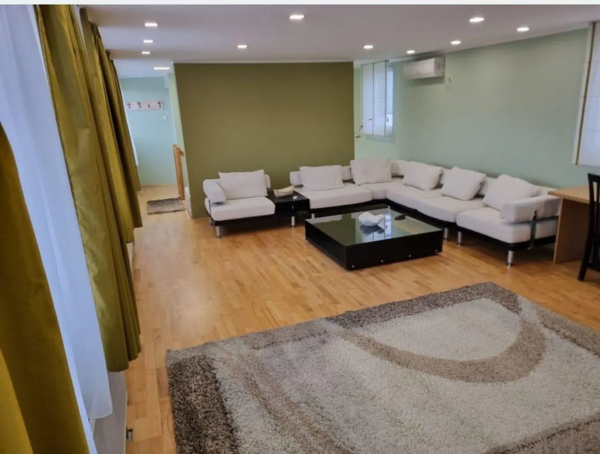 Apartament 3 Camere Ultracentral 140 mp Etaj 1 Mobilat Utilat - foto 1