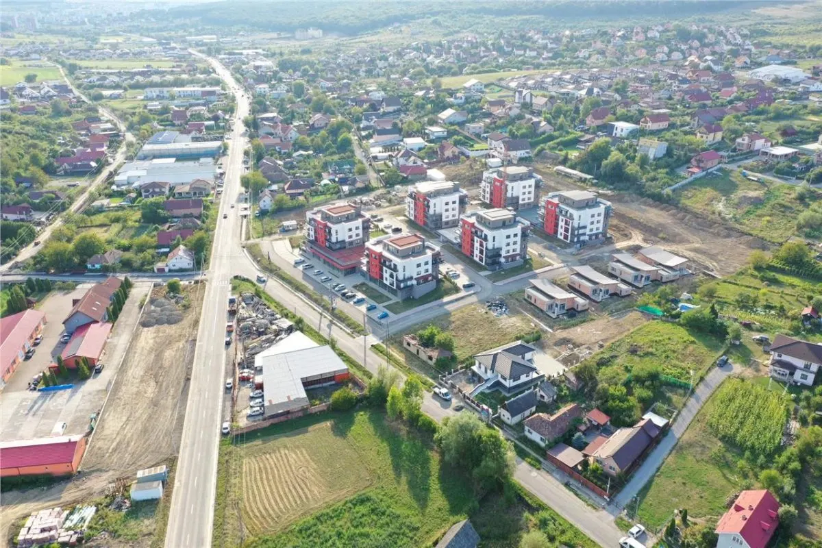 Proprietate cu teren mare 1079 mp, utilitati, ideal investitie – Livezeni - foto 5