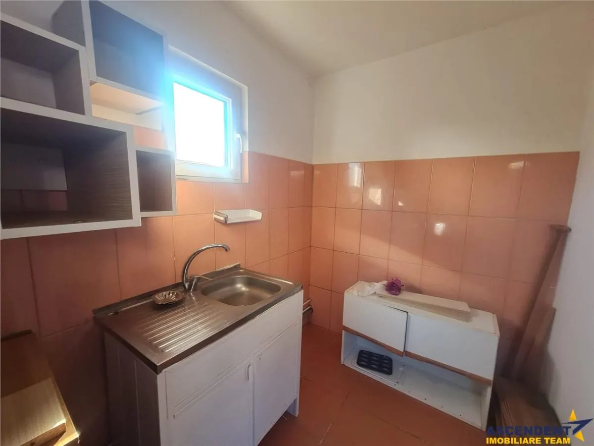 Rezidential/Investitional, 2 casute individuale incadrate de 300 mp teren - foto 11