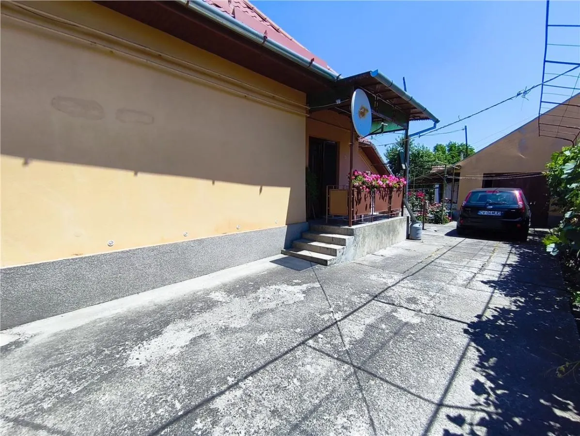 Casa pe un nivel renovata,curte individuala teren 780mp - foto 3