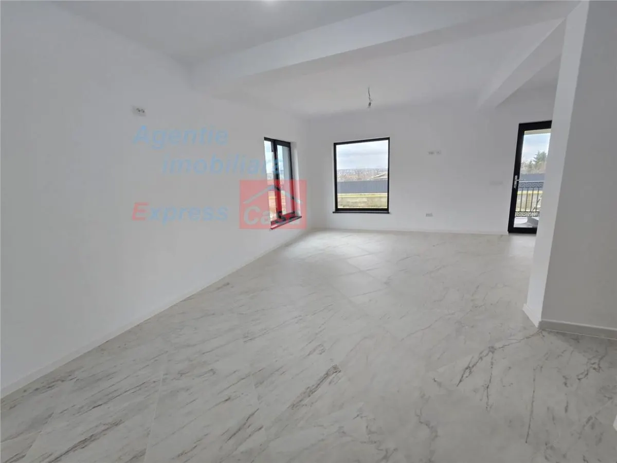 Finalizata si intabulata! Casa tip vila + 620 mp teren, iesire din Letcani. - foto 20