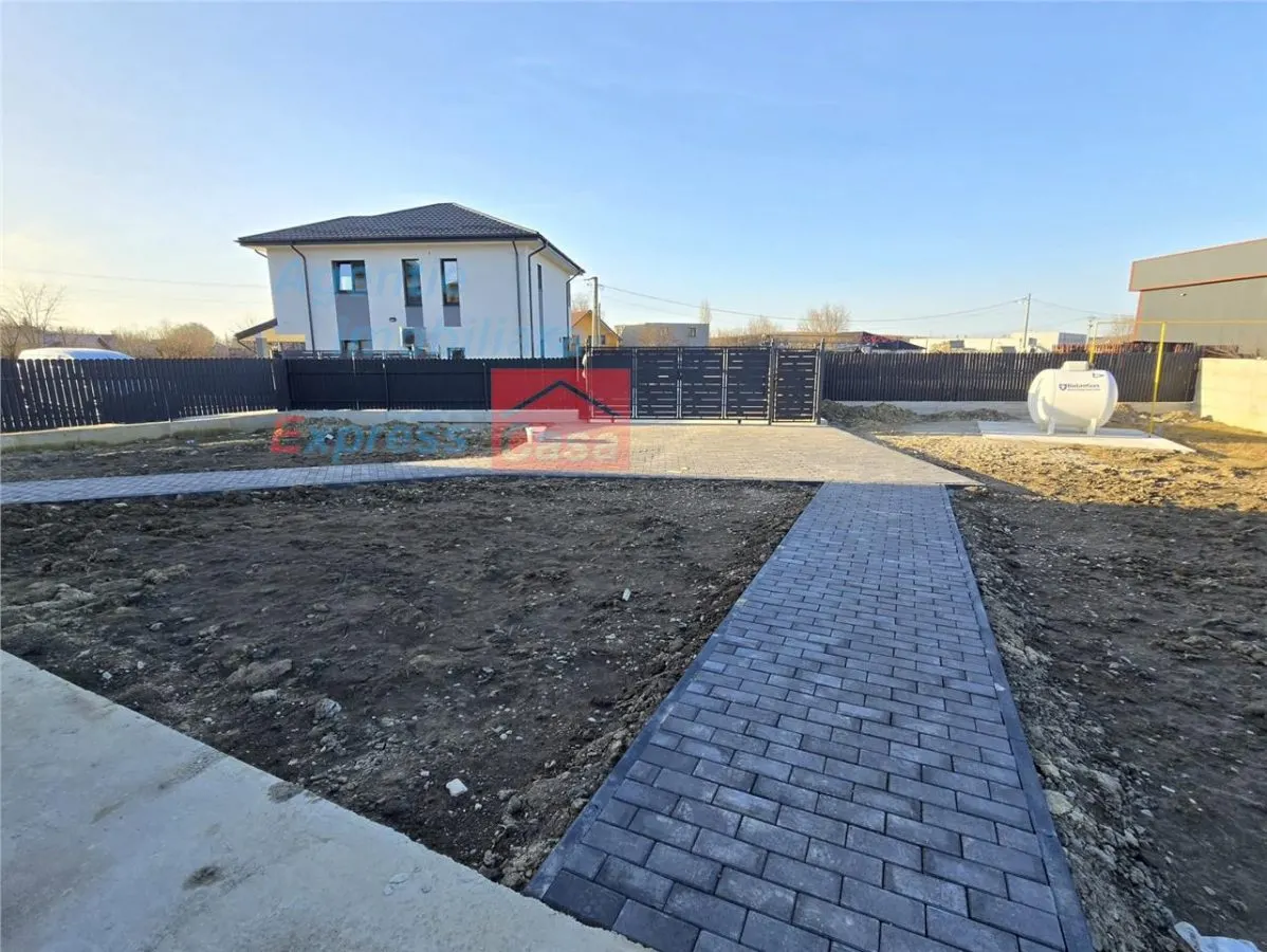 Finalizata si intabulata! Casa tip vila + 620 mp teren, iesire din Letcani. - foto 4